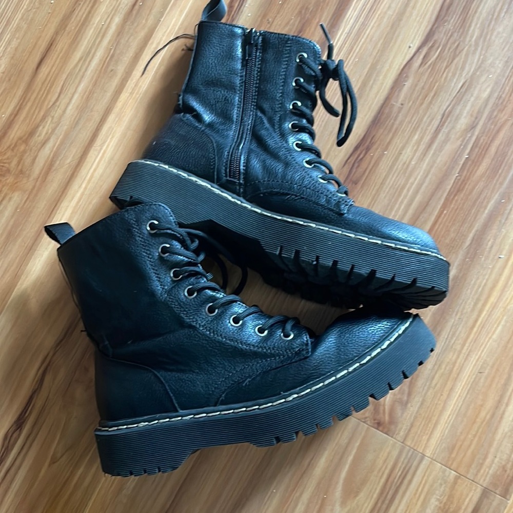 Laced up Combat Boots 🥾